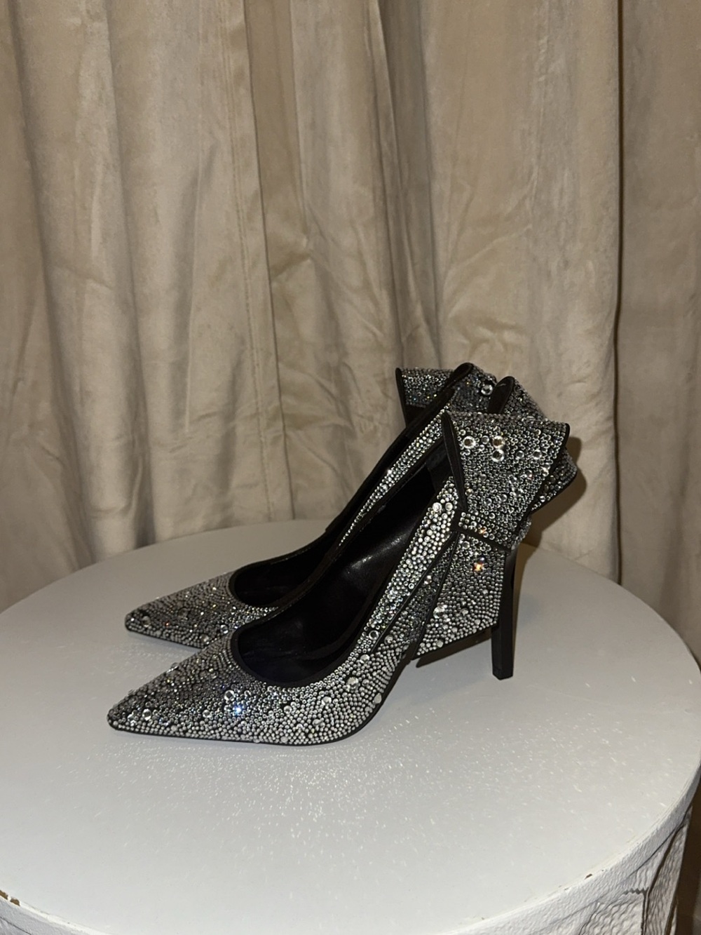 I.N.C. International Concepts Silvee Bow Pumps